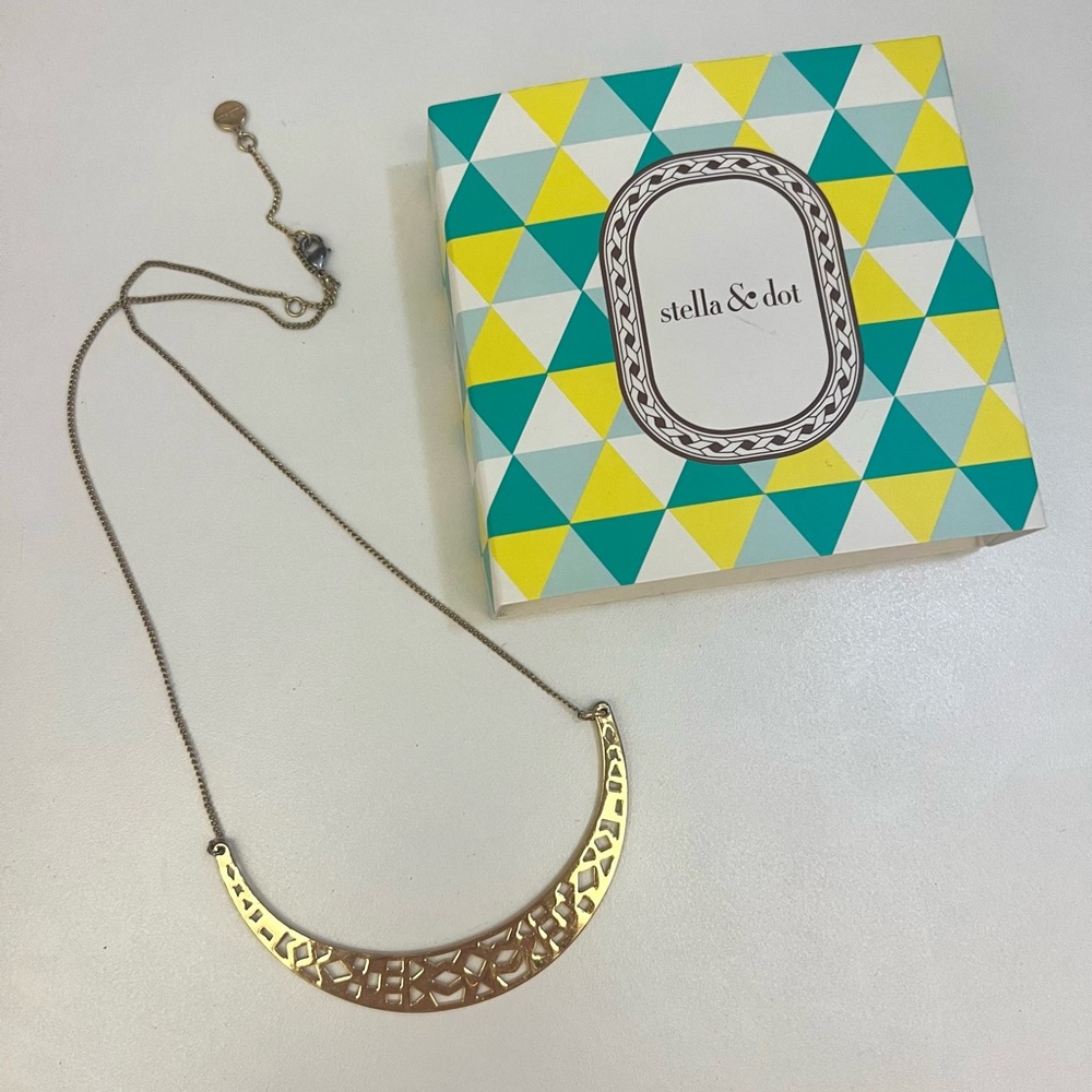 Stella & Dot gold necklace